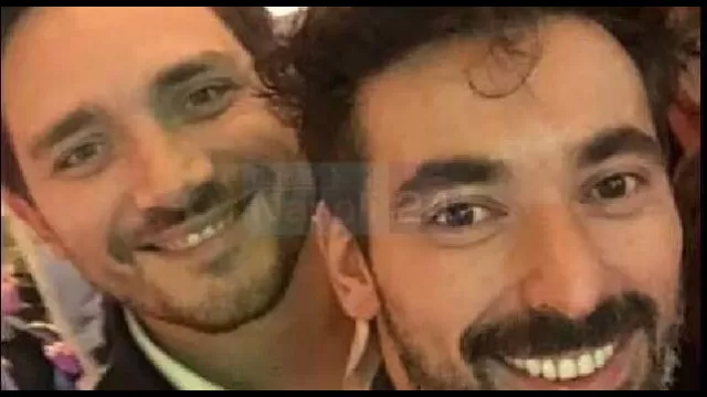 Ezequiel Lavezzi ad Ibiza con un tifoso del Napoli