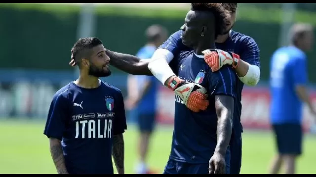 Mario Balotelli con Lorenzo Insigne e Donnarumma