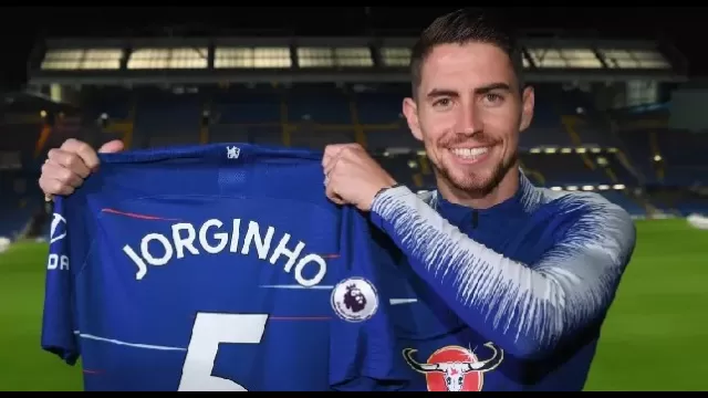 Jorginho con la maglia numero 5 del Chelsea