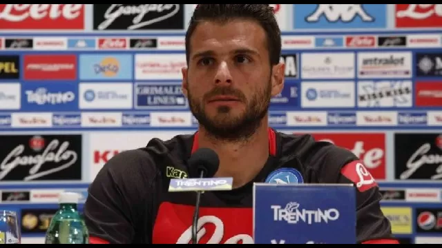 Karnezis incontra i tifosi del Napoli