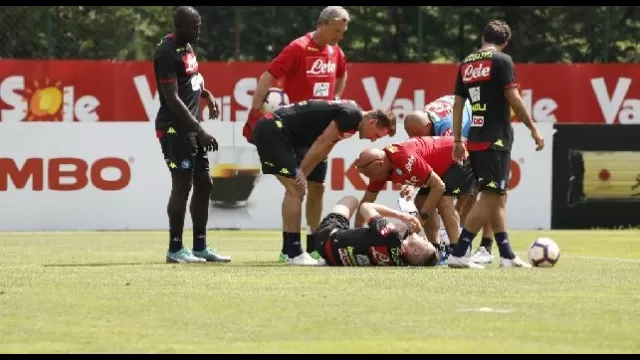 Piotr Zielinski in allenamento con il Napoli
