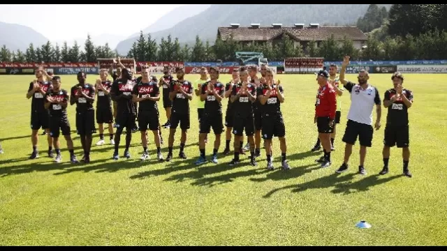 I calciatori della SSC Napoli salutano i tifosi, termina il ritiro di Dimaro - Folgarida