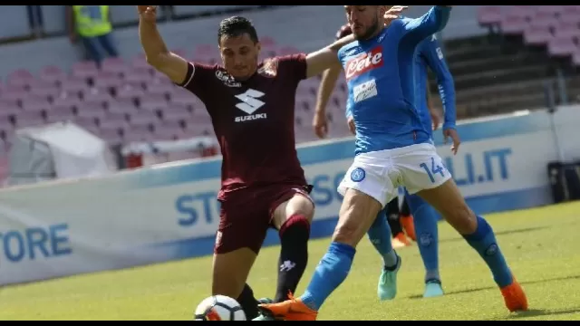 Burdisso affronta Mertens in Napoli-Torino