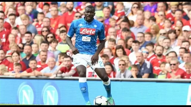 Kalidou Koulibaly in azione con la maglia del Napoli