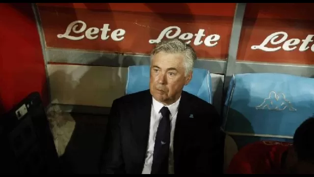 Carlo Ancelotti sulla panchina del Napoli