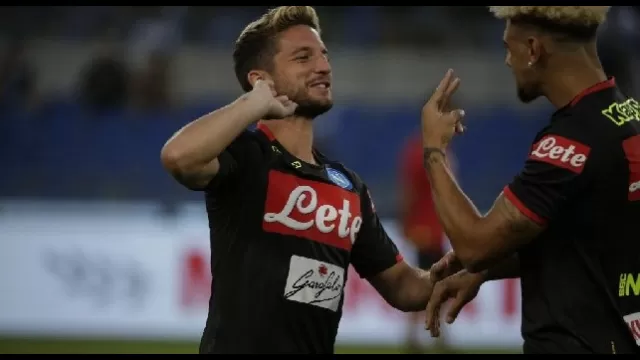 Mertens e Malcuit si divertono in mezzo al campo
