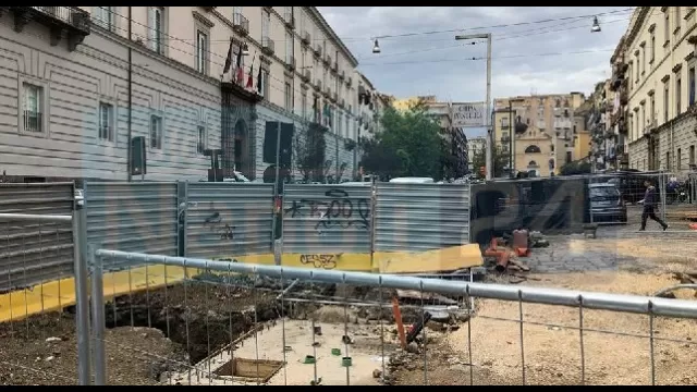 Cantiere a cielo aperto. Via Carbonara, Napoli