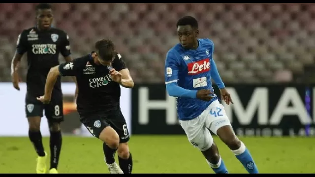 Amadou Diawara con la maglia del Napoli