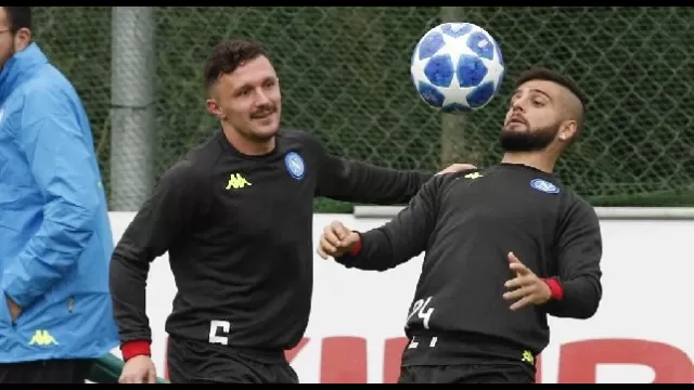 Lorenzo insigne si allena con il Napoli