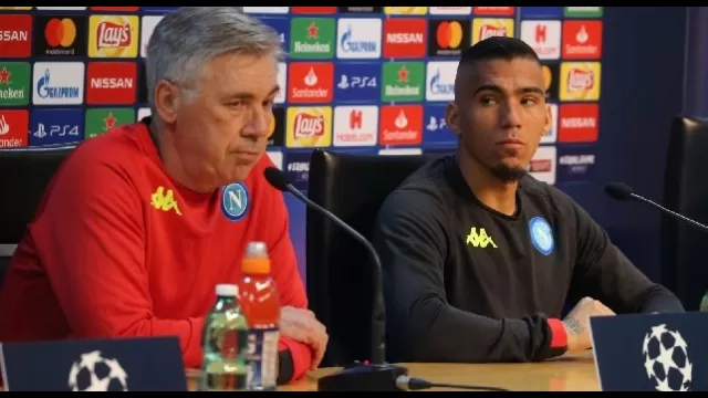 Carlo Ancelotti, allenatore della SSC Napoli, e Allan in conferenza stampa a Castel Volturno