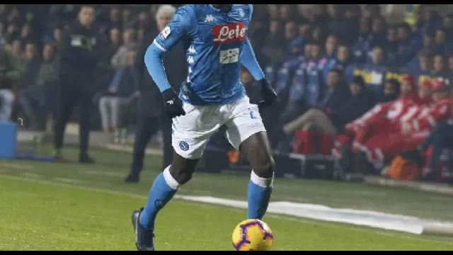 Kalidou Koulibaly in azione con la maglia del Napoli