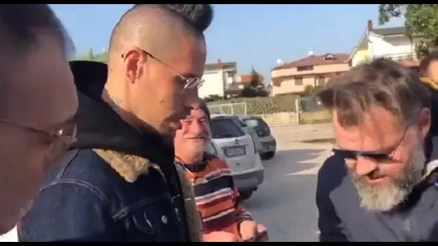 Hamsik saluta i tifosi