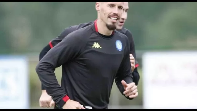 Hamsik in allenamento a Castel Volturno con il Napoli