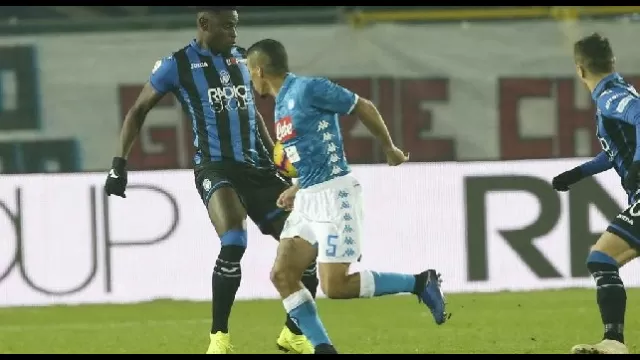 Duvan Zapata in azione contro il Napoli
