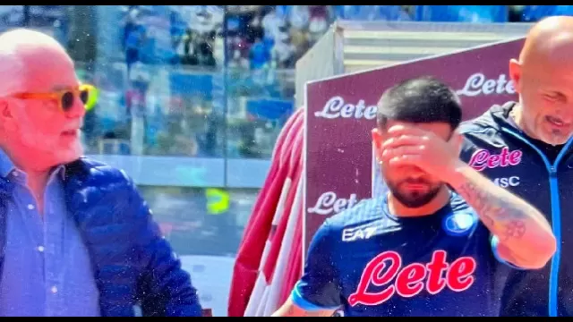De Laurentiis contestazione tifosi premiazione Insigne