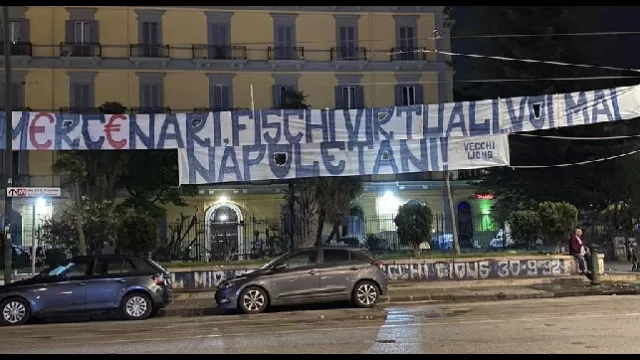 Striscione a Napoli