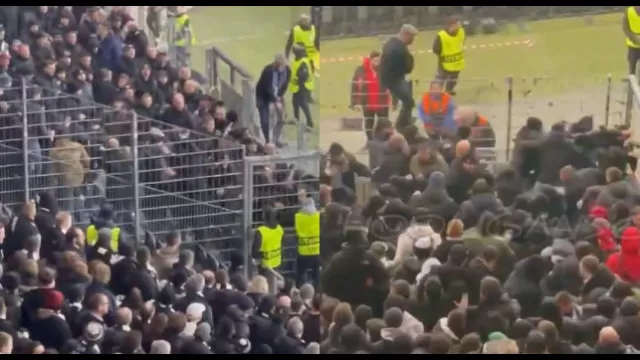 Scontri tifosi Napoli settore ospiti Francoforte