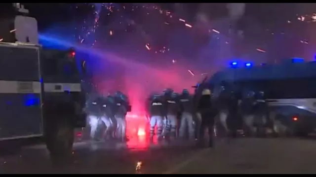 Scontri Eintacht tifosi Napoli